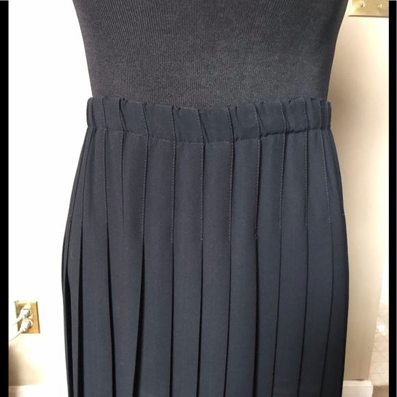 Susan Bristol Black Pleated Skirt - Picture 3 of 3